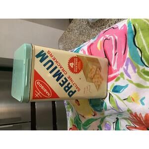 Nabisco Premium Saltine Crackers Tin